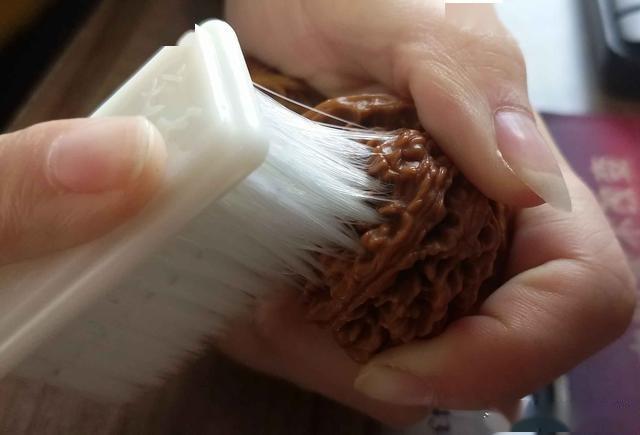 核桃盤紅了又變黑紅怎么辦_如何盤核桃又紅又亮_核桃盤紅是什么原理