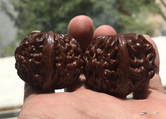 如何盤核桃又紅又亮_核桃盤紅了又變黑紅怎么辦_核桃盤紅是什么原理