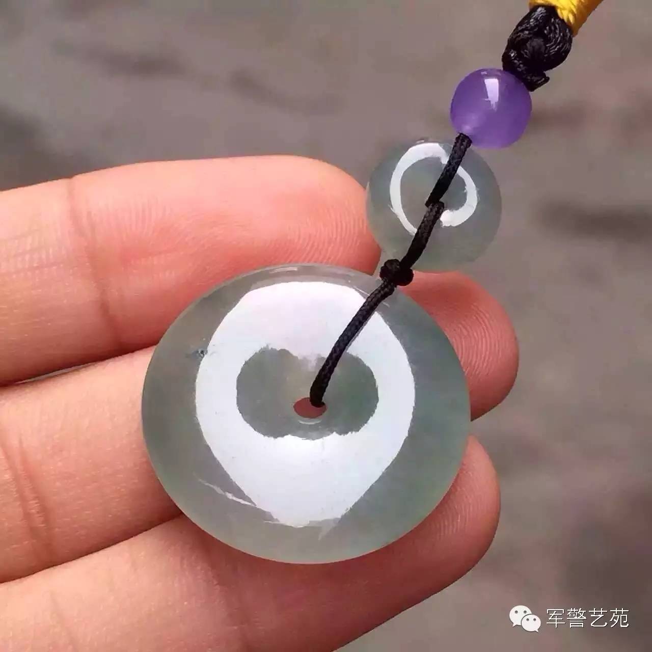 蜜蠟是帶白花好還是純黃好_白花蜜蠟和黃蜜蠟哪個好_蜜蠟黃白花是啥料