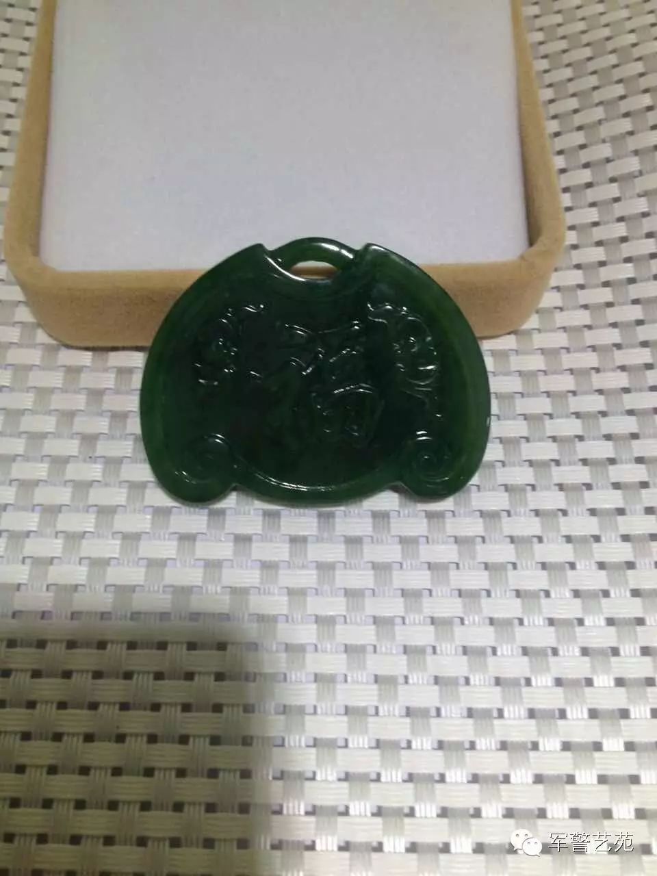 蜜蠟是帶白花好還是純黃好_蜜蠟黃白花是啥料_白花蜜蠟和黃蜜蠟哪個好