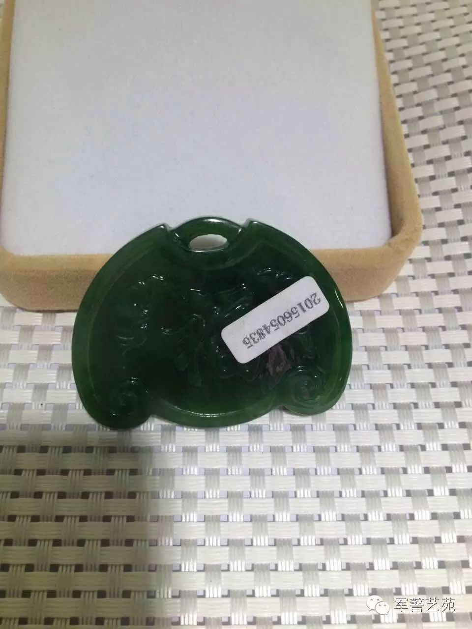 蜜蠟黃白花是啥料_蜜蠟是帶白花好還是純黃好_白花蜜蠟和黃蜜蠟哪個好