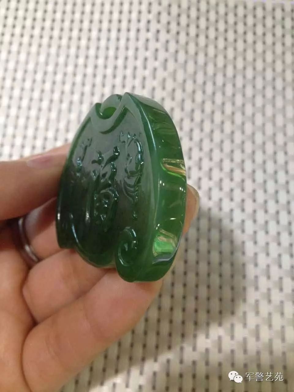 蜜蠟是帶白花好還是純黃好_蜜蠟黃白花是啥料_白花蜜蠟和黃蜜蠟哪個好