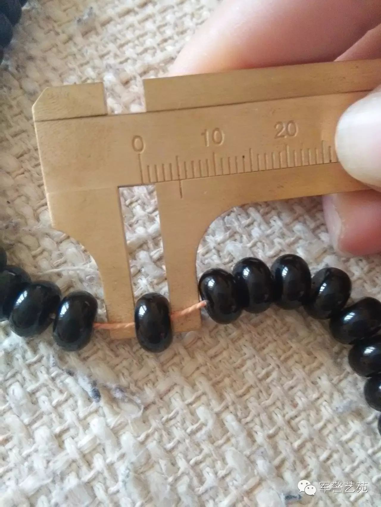 蜜蠟是帶白花好還是純黃好_白花蜜蠟和黃蜜蠟哪個好_蜜蠟黃白花是啥料