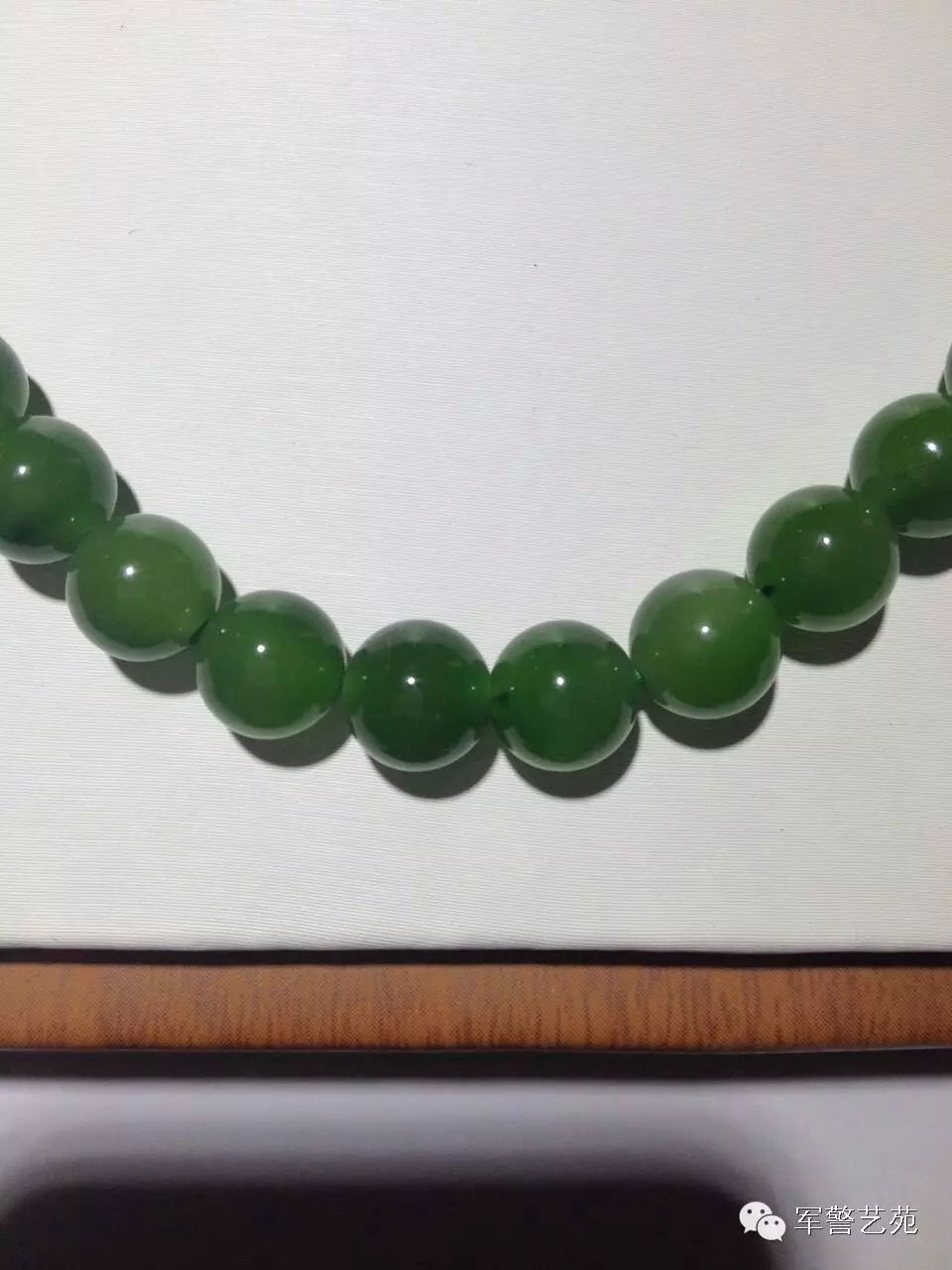 蜜蠟黃白花是啥料_白花蜜蠟和黃蜜蠟哪個好_蜜蠟是帶白花好還是純黃好