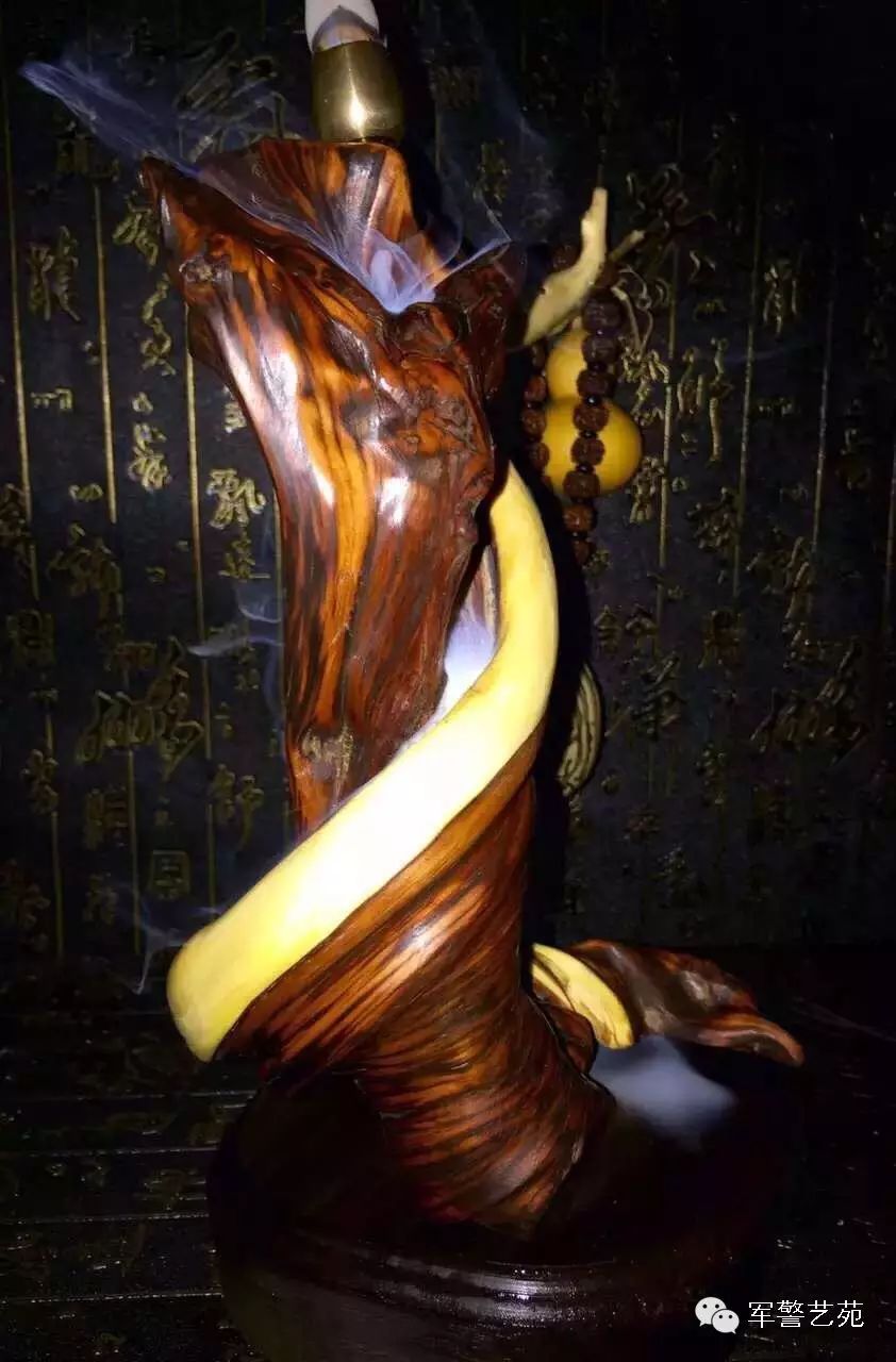 蜜蠟是帶白花好還是純黃好_白花蜜蠟和黃蜜蠟哪個好_蜜蠟黃白花是啥料