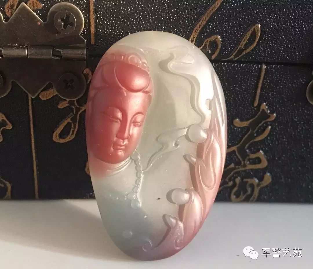 白花蜜蠟和黃蜜蠟哪個好_蜜蠟黃白花是啥料_蜜蠟是帶白花好還是純黃好