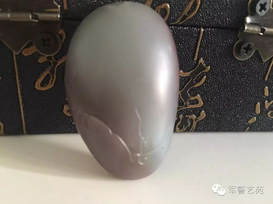 蜜蠟黃白花是啥料_白花蜜蠟和黃蜜蠟哪個好_蜜蠟是帶白花好還是純黃好