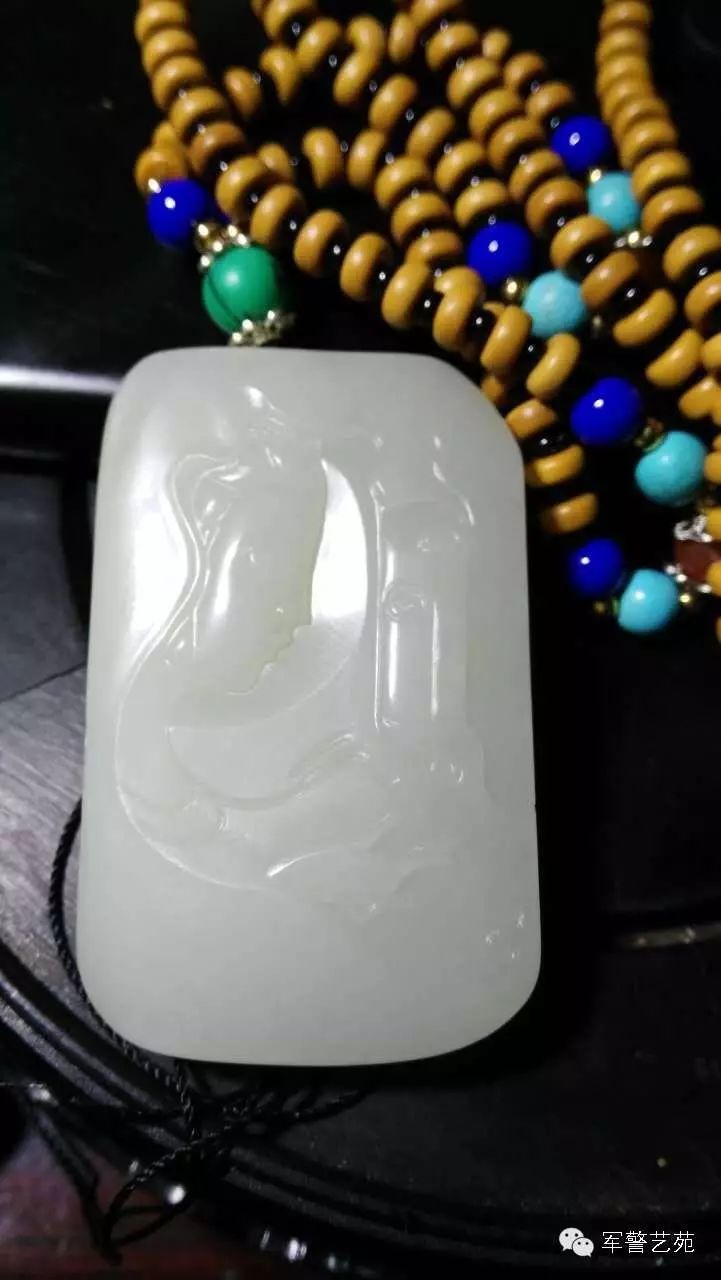 蜜蠟是帶白花好還是純黃好_蜜蠟黃白花是啥料_白花蜜蠟和黃蜜蠟哪個好