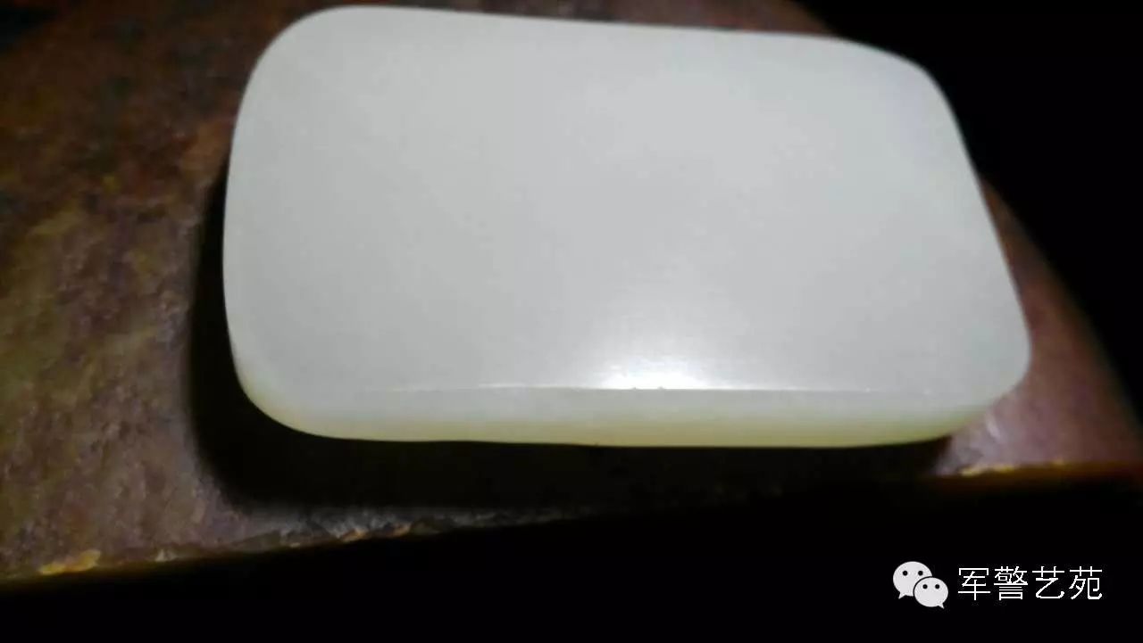 蜜蠟黃白花是啥料_白花蜜蠟和黃蜜蠟哪個好_蜜蠟是帶白花好還是純黃好