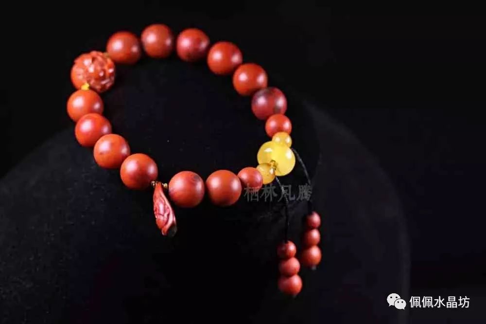 戴南紅手串有什么講究_南紅手鏈適合什么人戴_佩戴南紅手鏈有什么好處