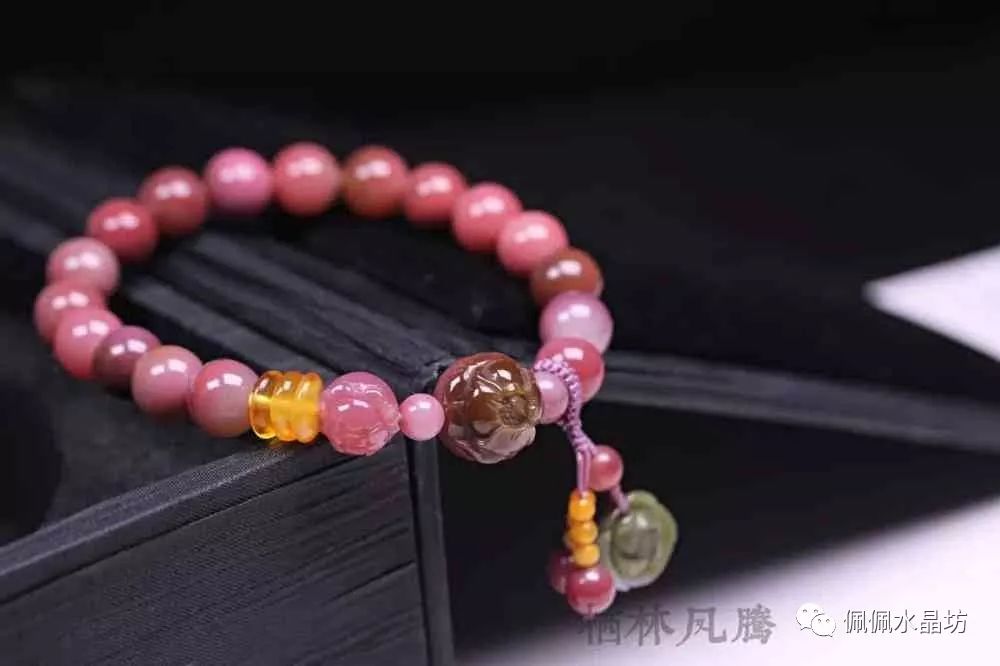 戴南紅手串有什么講究_南紅手鏈適合什么人戴_佩戴南紅手鏈有什么好處