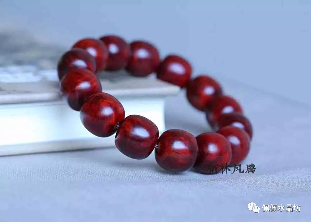 佩戴南紅手鏈有什么好處_戴南紅手串有什么講究_南紅手鏈適合什么人戴