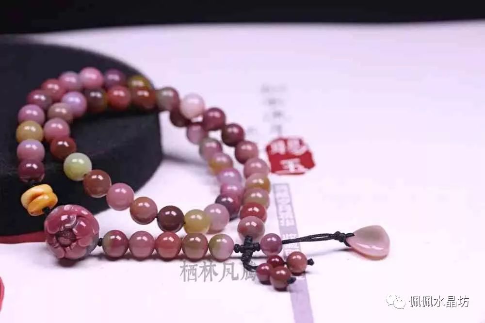 南紅手鏈適合什么人戴_佩戴南紅手鏈有什么好處_戴南紅手串有什么講究