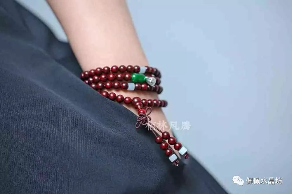 戴南紅手串有什么講究_南紅手鏈適合什么人戴_佩戴南紅手鏈有什么好處