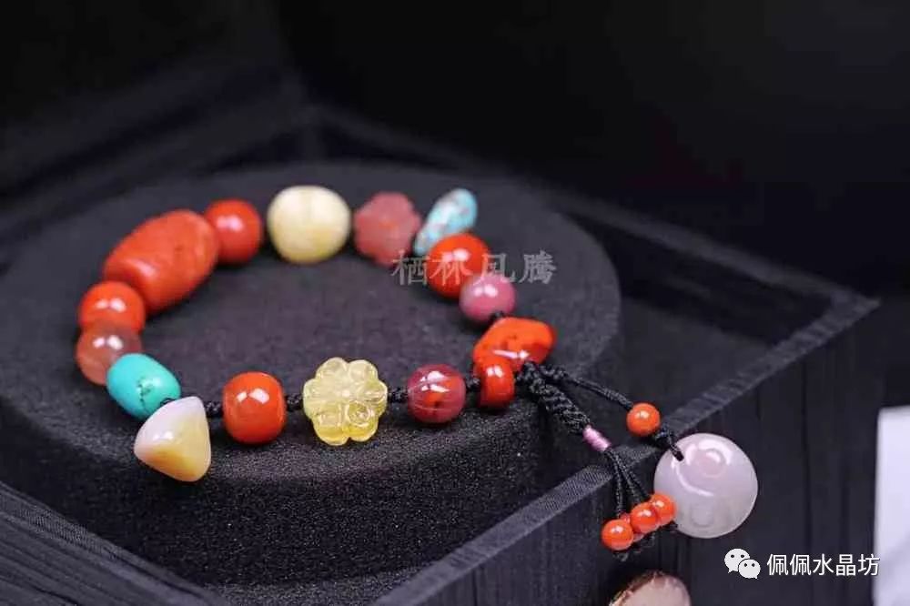 佩戴南紅手鏈有什么好處_南紅手鏈適合什么人戴_戴南紅手串有什么講究