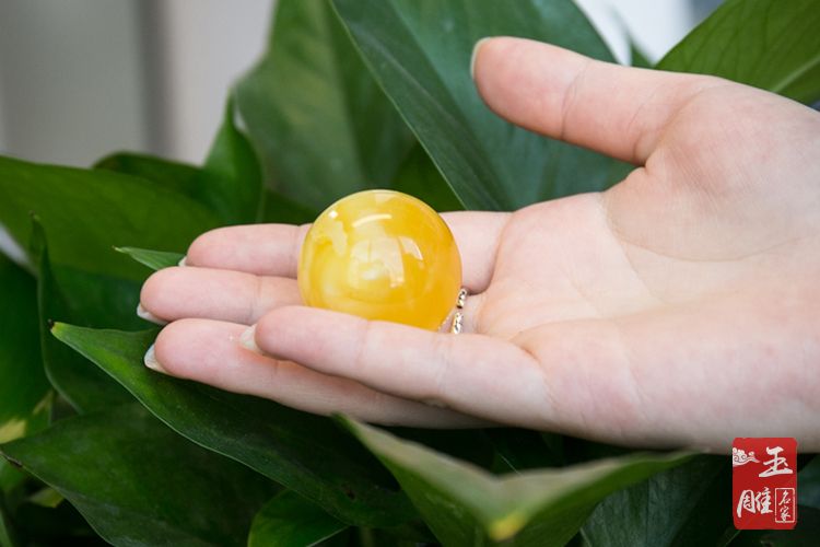 長期佩戴蜜蠟的功效與作用_長時間佩戴蜜蠟辟邪嗎_長期佩戴蜜蠟有什么作用