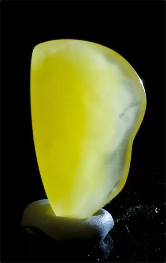 石蜜蠟手鏈值錢嗎_蜜蠟是石頭嗎_蜜蠟和石頭有什么區(qū)別