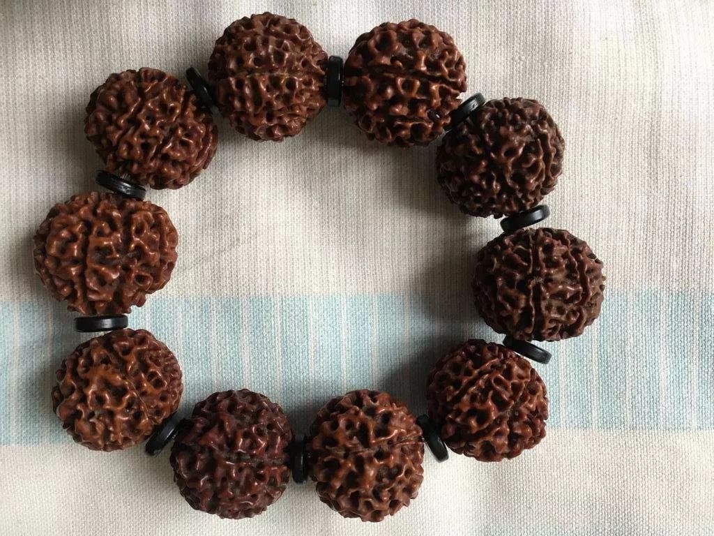 沉香木手串怎么盤出包漿_沉香木手串盤玩_沉香木手串怎么盤