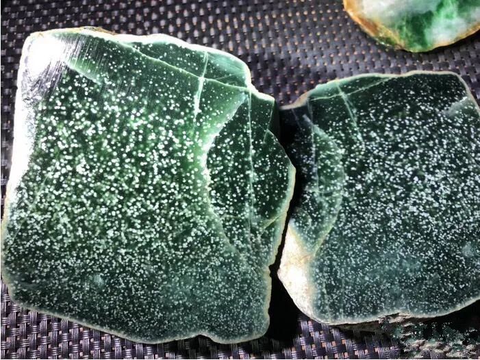 翡翠雕刻原石冰種值錢嗎_翡翠原石冰種介紹_怎么雕刻翡翠原石冰種