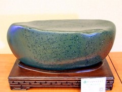 這種江河奇石形成難度大，一旦成形，收藏價值相當高