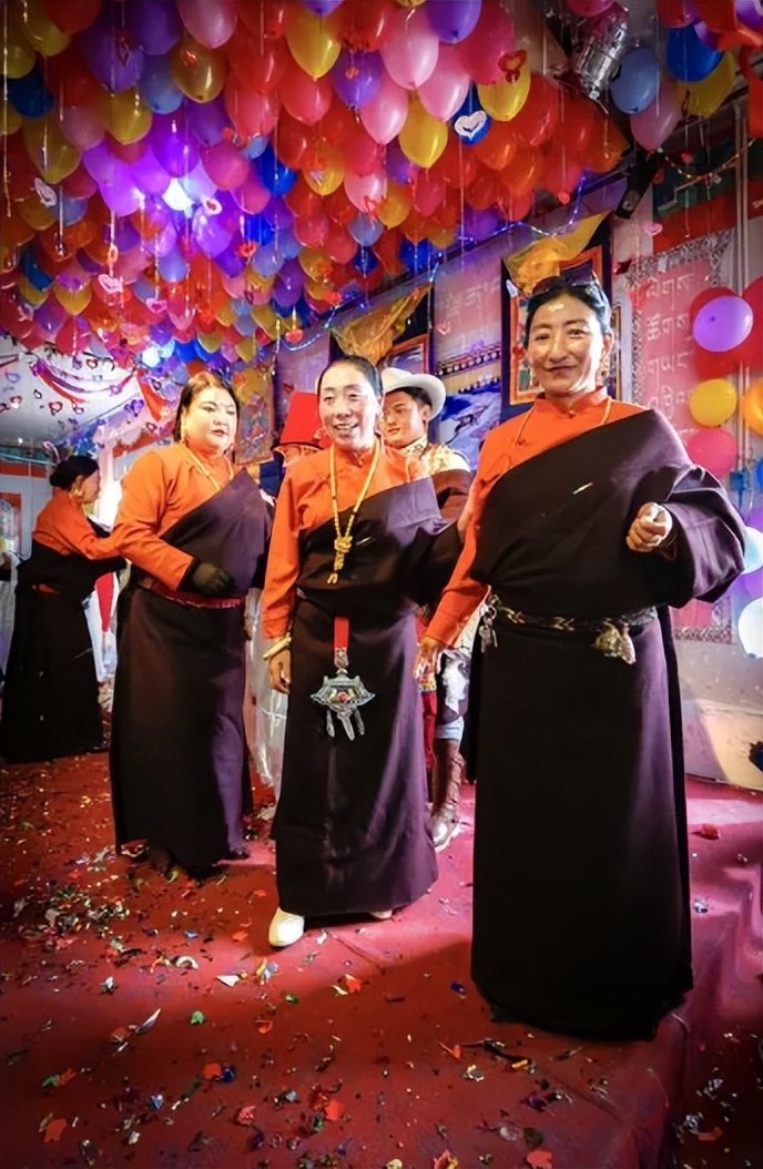 蜜蠟項(xiàng)鏈一般多少錢_蜜蠟項(xiàng)鏈好處_蜜蠟項(xiàng)鏈多少顆珠子最好