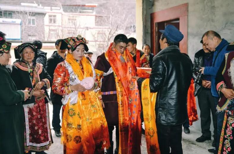 蜜蠟項(xiàng)鏈一般多少錢_蜜蠟項(xiàng)鏈好處_蜜蠟項(xiàng)鏈多少顆珠子最好