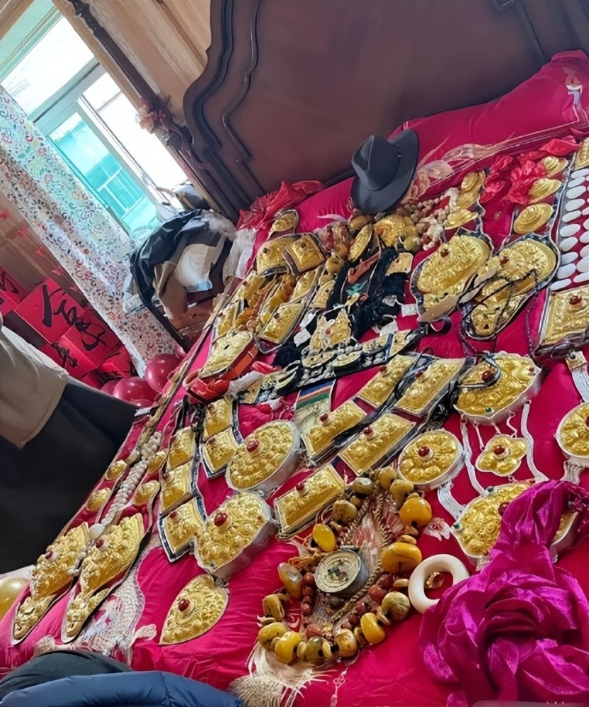 蜜蠟項(xiàng)鏈好處_蜜蠟項(xiàng)鏈多少顆珠子最好_蜜蠟項(xiàng)鏈一般多少錢