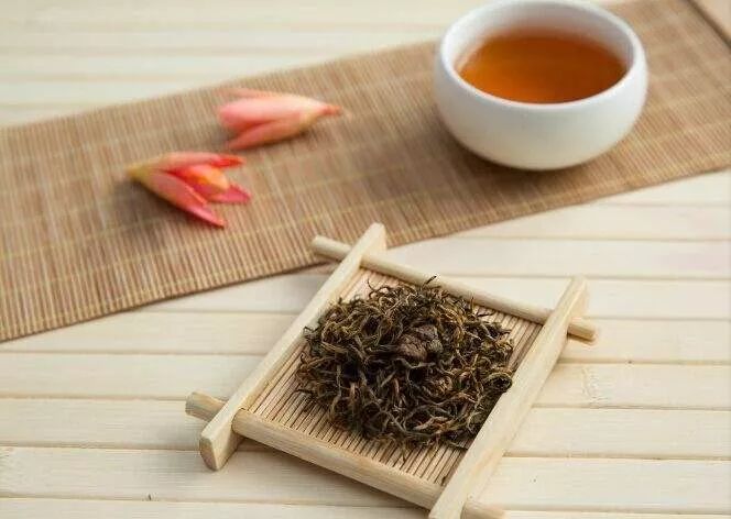 沉香茶的功效_沉香茶功效與作用及食用方法_椅南沉香茶功效