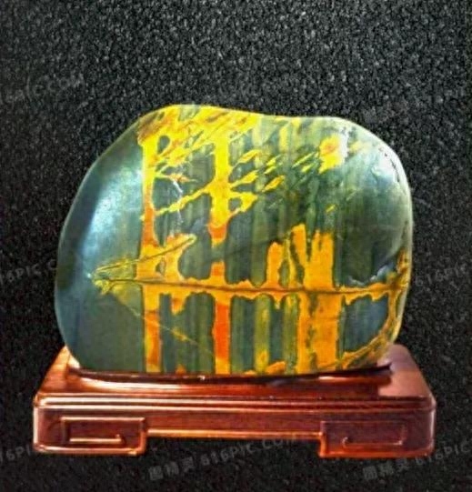 孕育奇石圖片_奇石孕育_奇石哺育