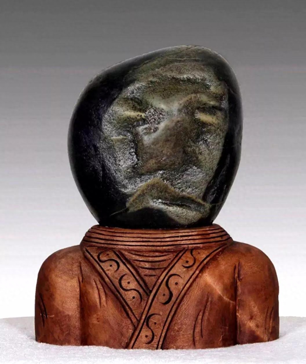 孕育奇石圖片_奇石孕育_奇石哺育