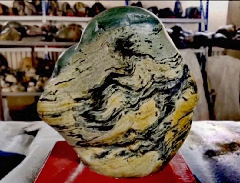 孕育奇石圖片_奇石哺育_奇石孕育