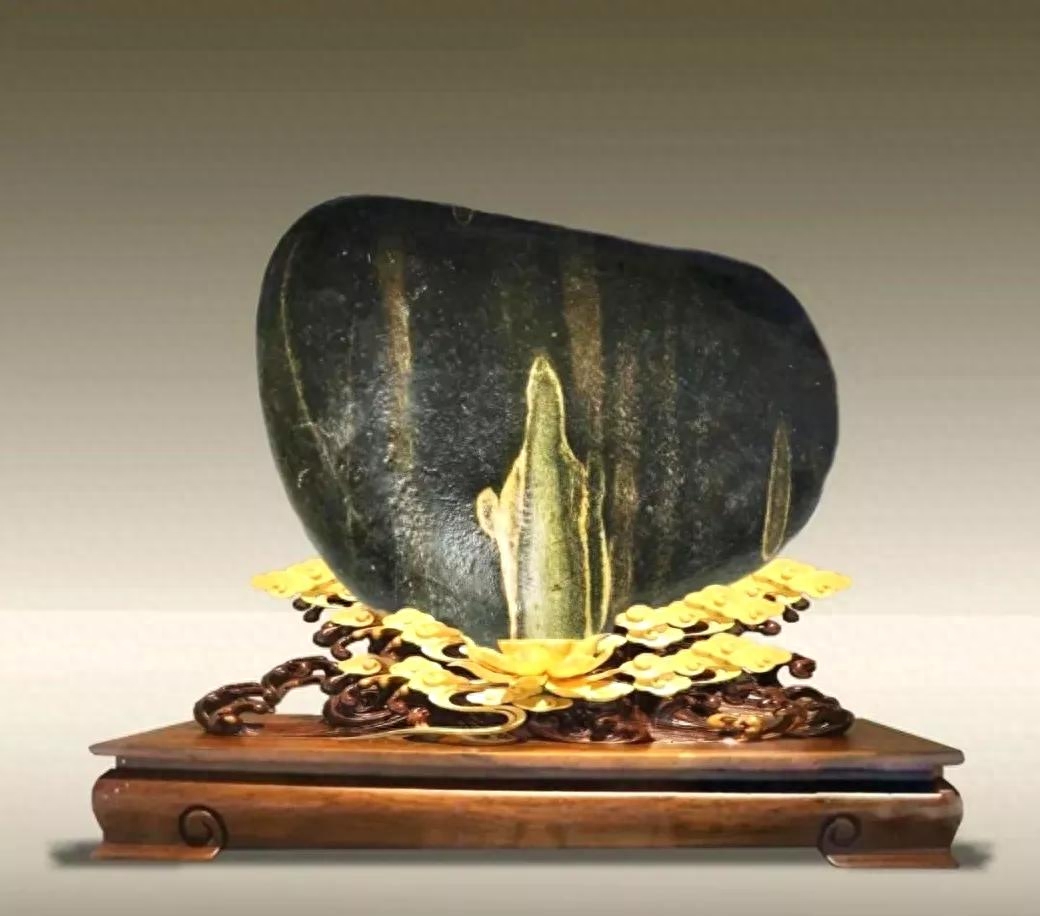 孕育奇石圖片_奇石哺育_奇石孕育