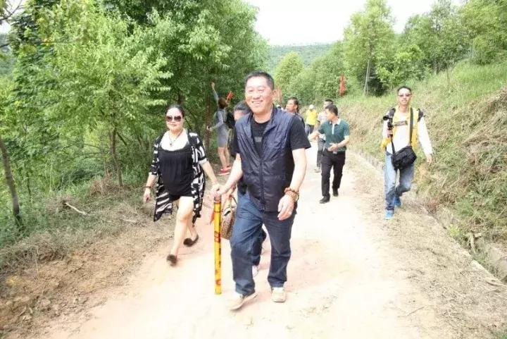 清遠(yuǎn)奇石公園_清遠(yuǎn)市奇石市場在哪里_清遠(yuǎn)奇石河風(fēng)景區(qū)簡介