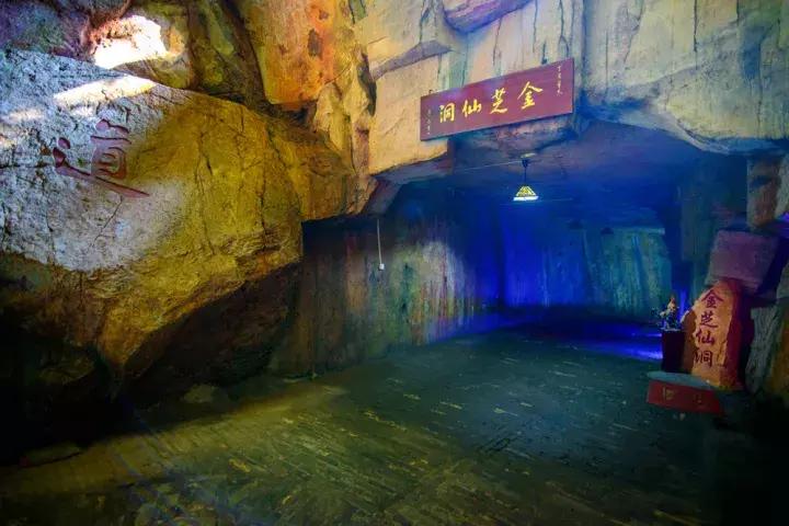 清遠(yuǎn)奇石河風(fēng)景區(qū)簡介_清遠(yuǎn)奇石公園_清遠(yuǎn)市奇石市場在哪里